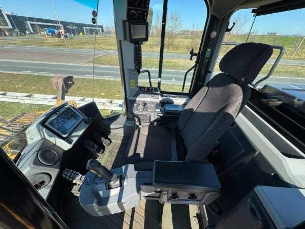 Buy Caterpillar 972M Loader - Image 7