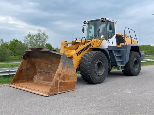 Liebherr L580 Loader For Sale - Image 3