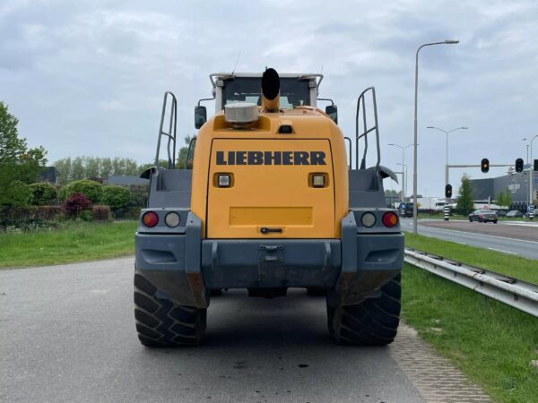 Liebherr L580 Loader For Sale - Image 18