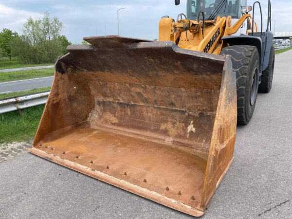 Liebherr L580 Loader For Sale - Image 7