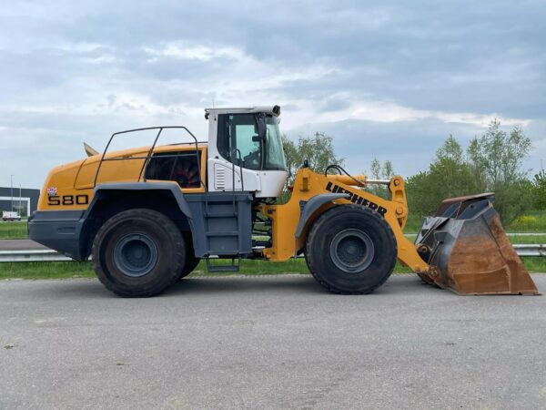 Liebherr L580 Loader For Sale - Image 4