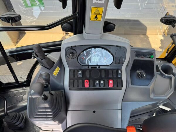 Caterpillar 424 4×4 Backhoe Loader Backhoe - Image 13