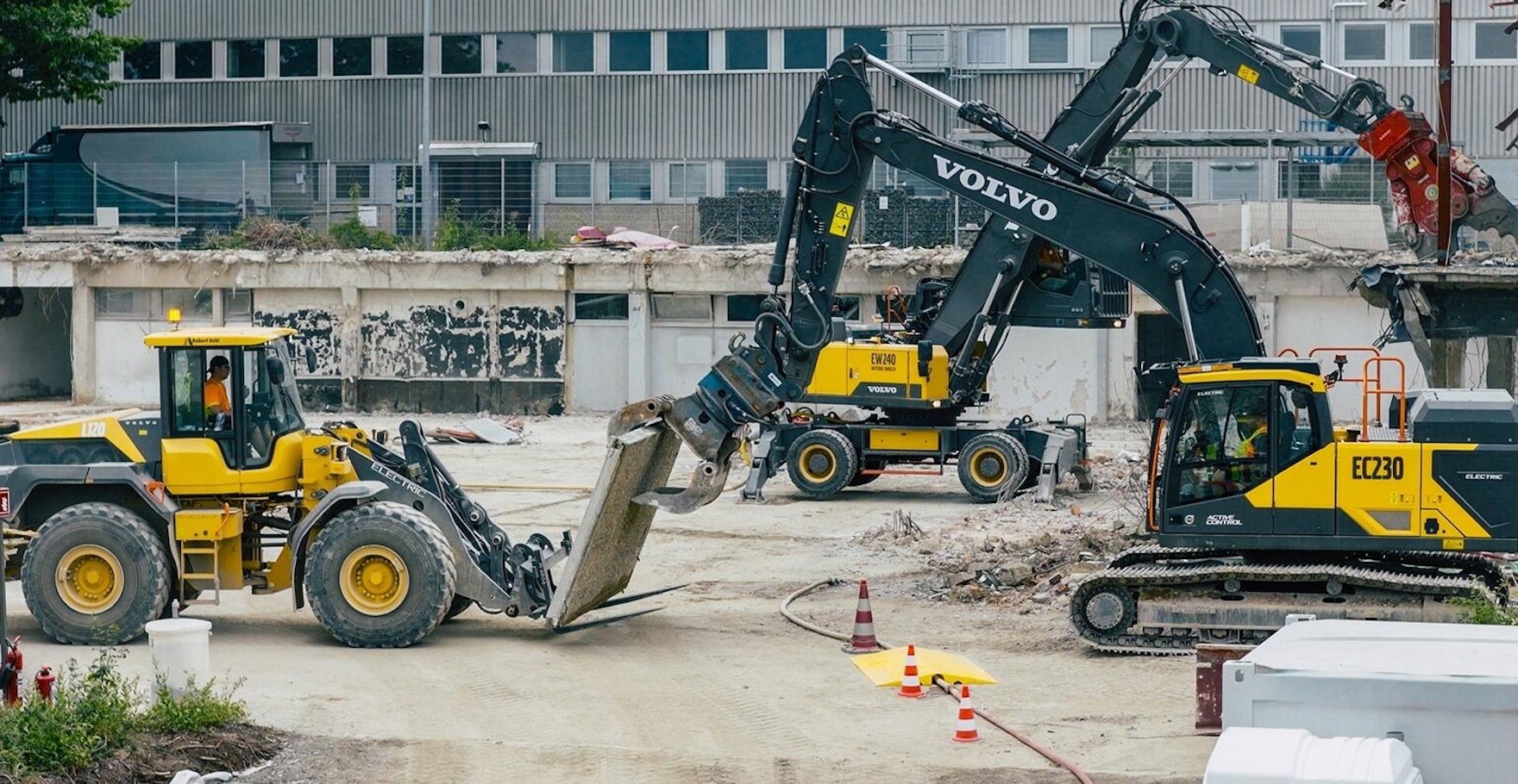 Read more about the article Volvo CE Claims Worlds First All-Electric Demolition Site